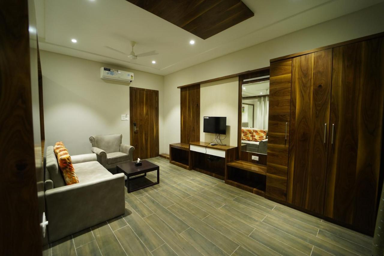 Hotel The Royal Inn Baramati Exterior photo