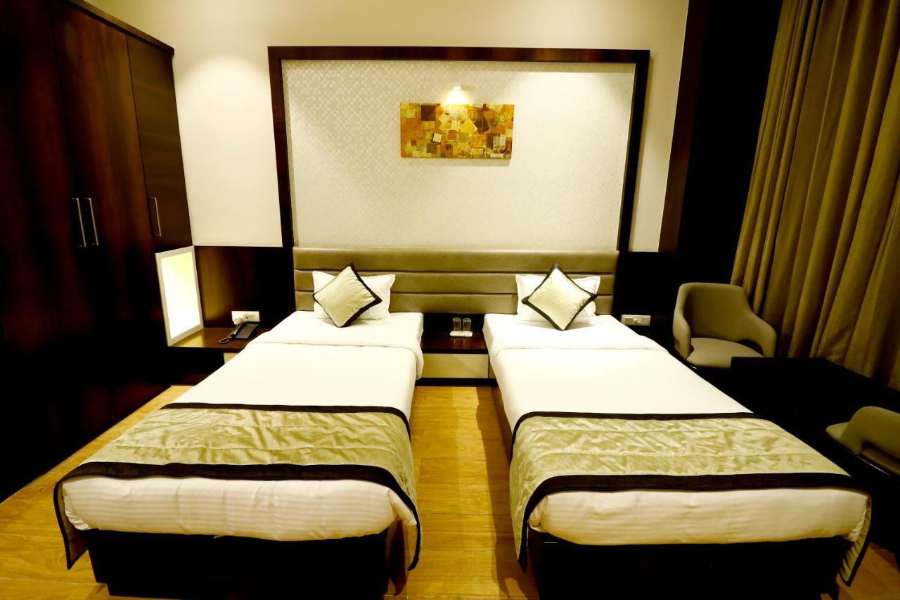 Hotel The Royal Inn Baramati Exterior photo